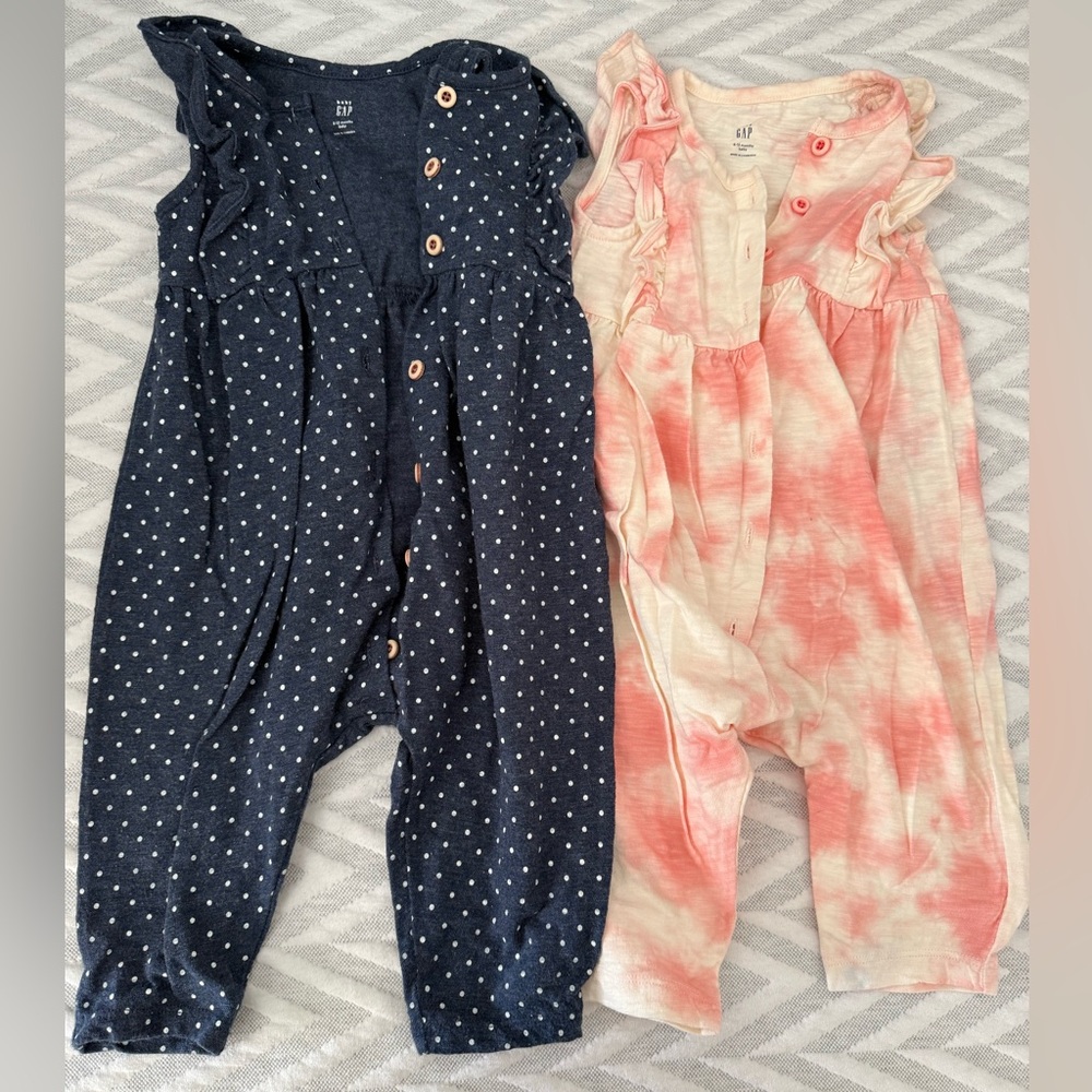 Set of 2 GAP 6-12 month onesies, button closure. EUC.